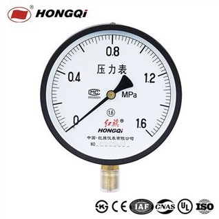 VVS-tryckmätare med svart stålfodral och mässingsburdonrör